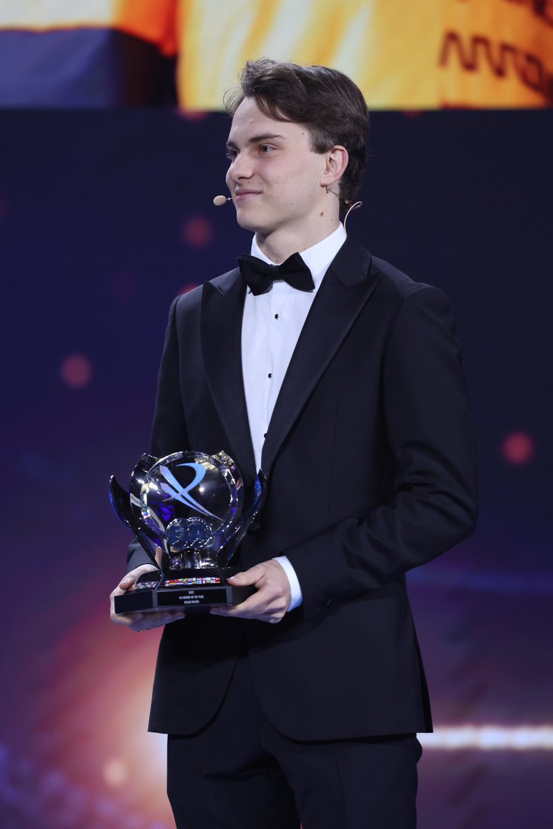 Your 2023 FIA Rookie of the Year! 🏆 <a href="/OscarPiastri/">Oscar Piastri</a> 👏