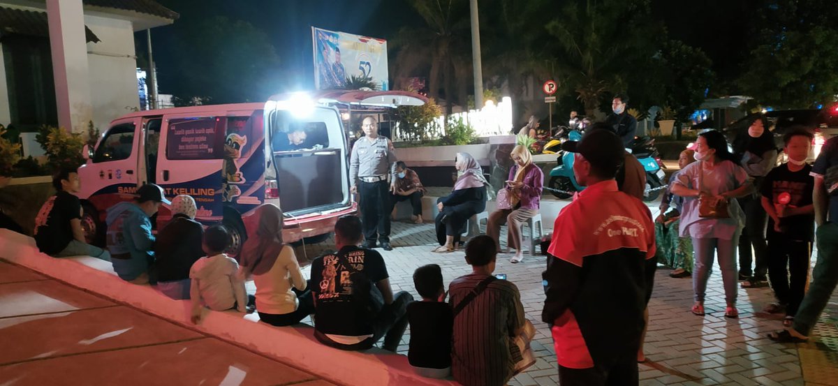 Untuk masyarakat Boyolali dan sekitarnya, Samsat Malam Minggu untuk pembayaran Pajak Kendaraan Tahunan sudah buka berlokasi di depan Perpustakaan Umum Daerah Kabupaten Boyolali (Remen Maos). Layanan buka mulai pukul 19.00-20.30 😊 

#BAPENDAJATENG
#SamsatBoyolali
#Boyolali
