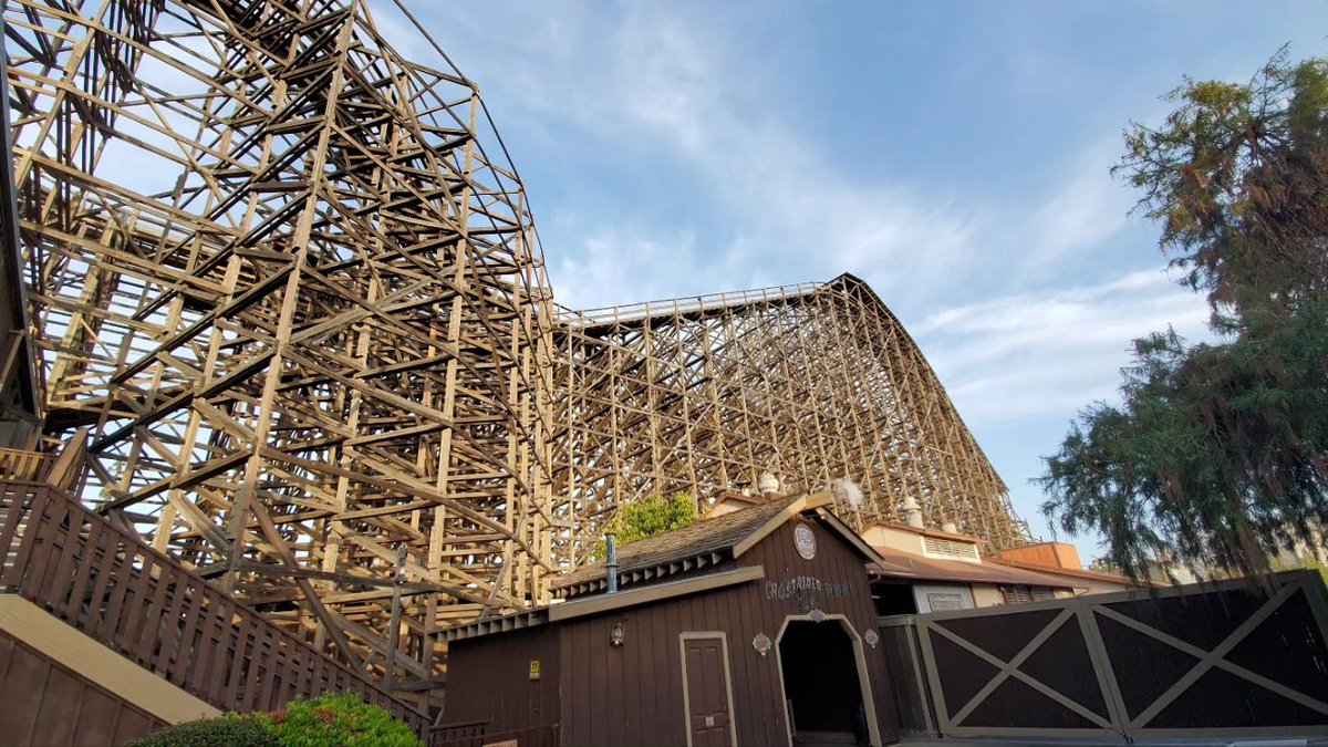 aceonlineorg's tweet photo. Happy 25th anniversary to GhostRider at Knott's Berry Farm! Have you experienced this 118 ft tall, 4,533 ft long wooden coaster since its major refurbishment in 2016?
@knotts @GreatCoasters
📸: Harris Lanum and Derek Perry https://t.co/g3KXAwO43h