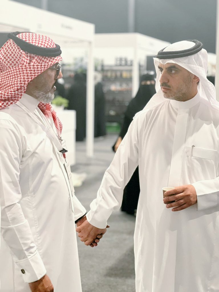 sattamalfarwan's tweet photo. تشرفت بلقاء سعادة الدكتور يوسف الراشد @yoalrashed الأمين العام لجمعية البر بالمنطقة الشرقية @AsharqiaBer وأسعدنا هذا اللقاء الذي أستفدنا من توجيهاته ونصائحه. https://t.co/KbW67wTzqv