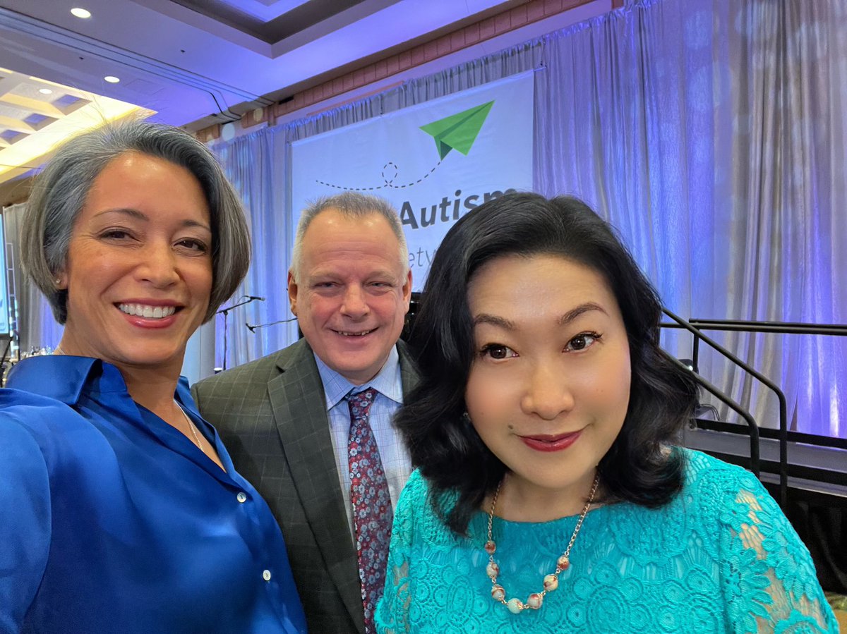 Wendy_Yuan's tweet photo. More photos from the ‘ Pacific Autism Family Network' luncheon yesterday . It’s heartwarming 2 c 700 some ppl showed support 2 the @pacificautism family by attending . Congrats &amp; a big thank u again to @absolute_wendy &amp; @sergiococchia A shout out 2 all the volunteers #PAFNlaunch https://t.co/NtX0Z4kOOD
