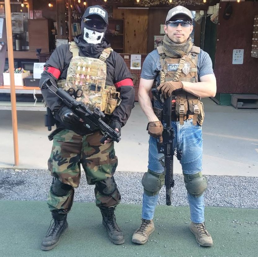 ALL_LOST915's tweet image. 恰幅良すぎ + 着ぶくれしてて体型やべぇ

#サバゲー #USEC #BEAR