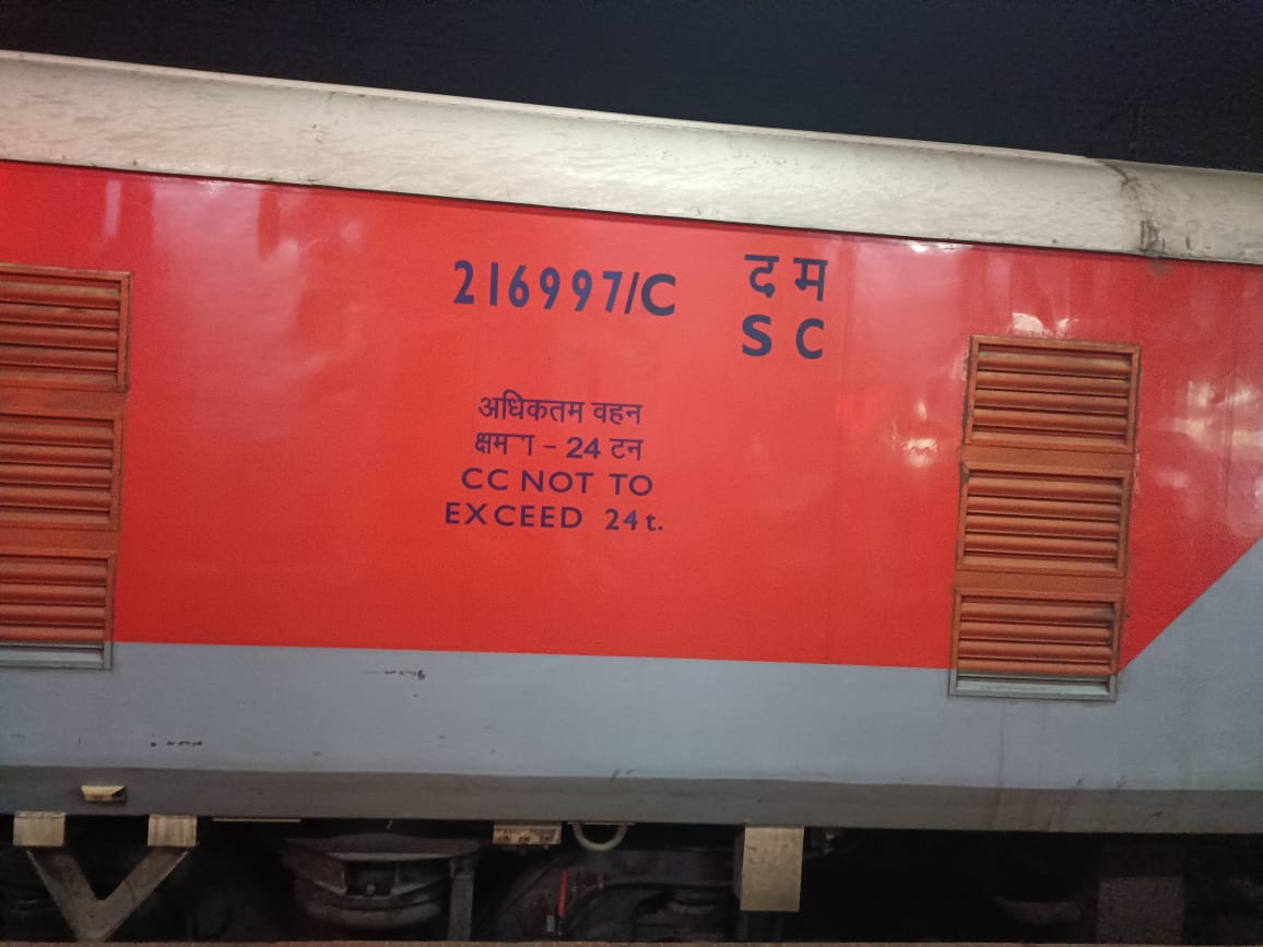 Shubhamm_parmar's tweet image. Hello Dear sir/ma&apos;am
Our parcel is not received to Bhopal station PRR no. 2018850410
2 bundle loaded from Erode Tamil Nadu but not unloaded to Bhopal junction by 12625  kerala exp on 6.12.23 at night 10.45 pm 
Please check where is our parcel currently and solve this