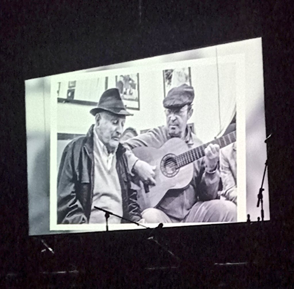 ildefon_vergara's tweet image. Emocionante homenaje a Márquez el Zapatero, un #cantaor de 93 años de Villanueva del Ariscal en el teatro #flamenco rodeados de amigos y compañeros. @academiaAER @sevillacb @rebollarpeinado @RadioSevilla #elflamencosegunsevilla