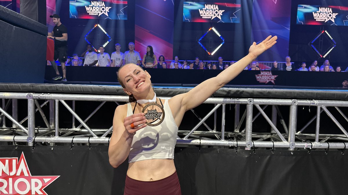 Bestwerte und Tagessieg fürs Finale 1 von #ninjawarriorgermany mit 13,3 % MA (14-59 J.) und 2,12 Mio. Z. ab 3 J. Folge 9 erreichte starke 16,9 % MA bei 14-49 J. und damit den Tagessieg. Viktoria Krämer wurde neue #LastWomanStanding. Außerdem Platz 1 für RTL mit 10,9 % MA (14-59).