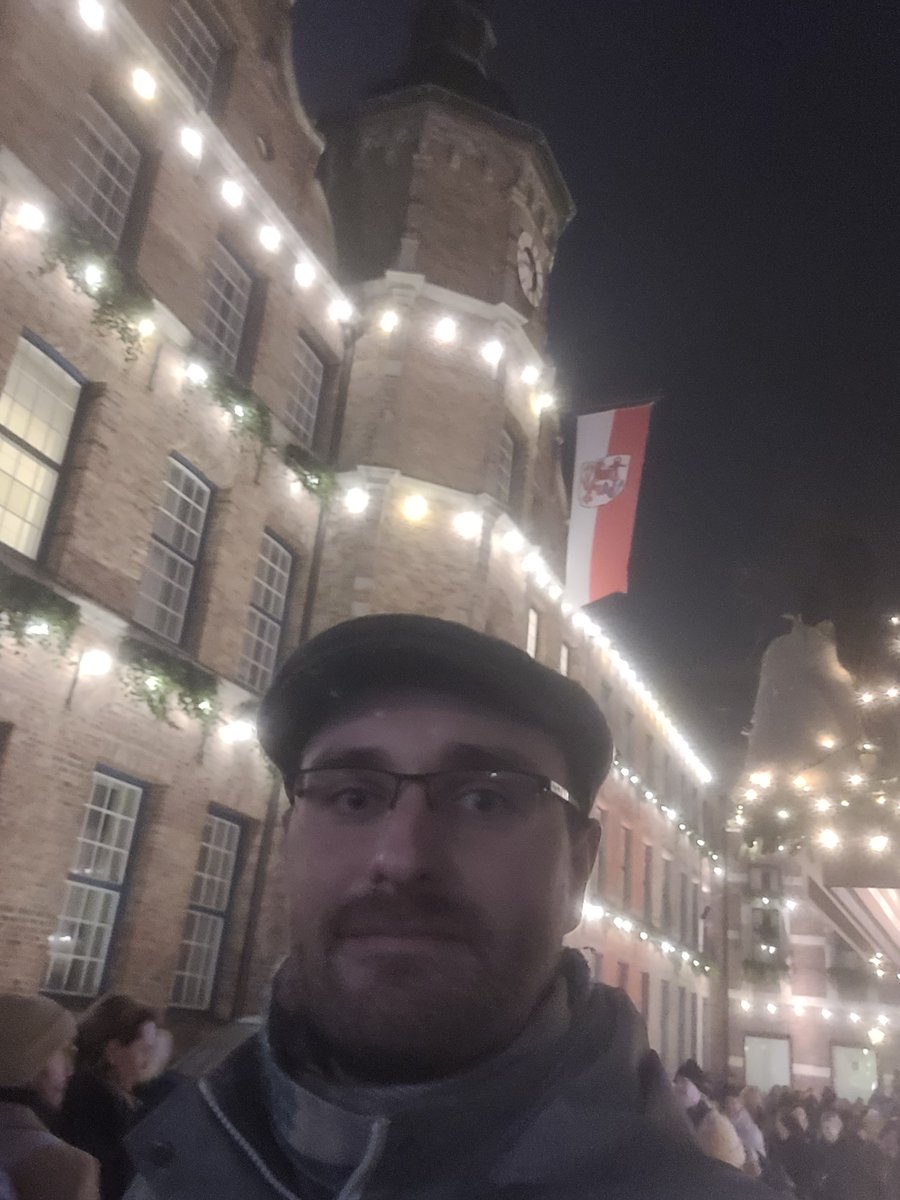 ckerzig's tweet photo. I had an amazing stay in Düsseldorf. Thank you for inviting me @MarkusSuta and your hospitality. Very interesting science is going on in the groups #Suta #Gilch #Janiak @DaumannL and #Ganter. Also I got the latest version of an excellent textbook as a present. 😊 https://t.co/w46dk4MRK9