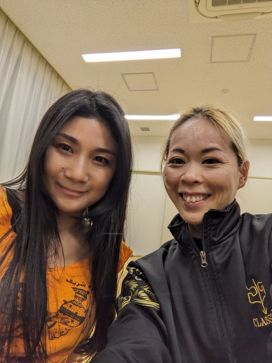 Sabiya81106083's tweet photo. 一つ歳を重ねて一夜明けて、
@temmetsu さんの
舞踏ワークへ。
今日は早稲田大学のBoys&Girl、
そして次女蝶Kanako🦋✨
時間が経つのを忘れるくらい
没頭。
さぁ、何のワークでしょうか🖐
#舞踏
#butou
#舞踏ワークショップ https://t.co/qPvgQiUb9w