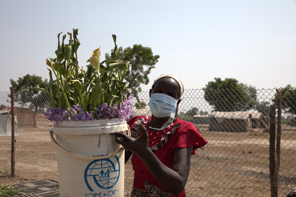 #ClimateCrisis, loss of livelihood and income generating activities, and other protection risks increase women and girls' vulnerability to #GBV. @rghelani and partners visited Bentiu where sustainable alternative cooking fuel helps women rebuild livelihoods. #FamineFree