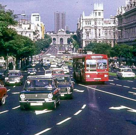 gatopormadrid's tweet photo. ¿De qué época es esta fotografía de la calle Alcalá? https://t.co/l1M5HM0aXV