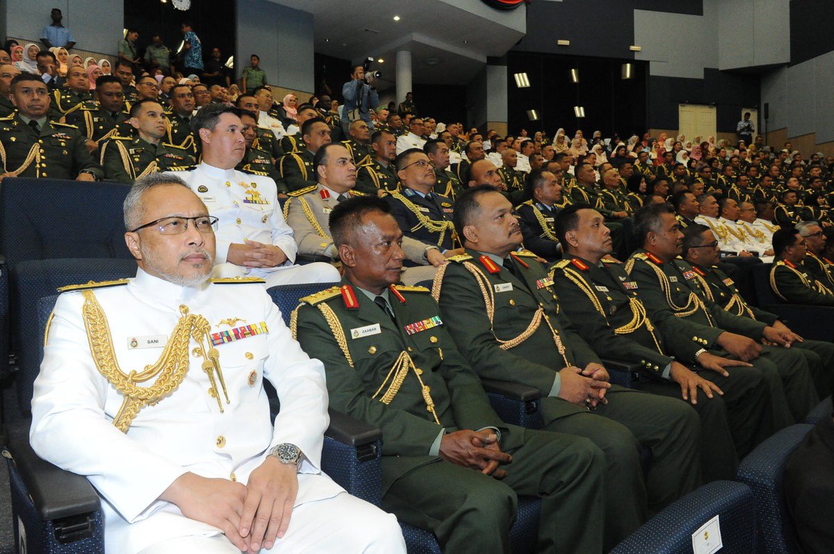 MINDEFMalaysia's tweet photo. Putrajaya, 9 Disember 2023 - Seramai 273 orang Pegawai Angkatan Tentera Malaysia (ATM) terlibat dalam Majlis Graduasi Maktab Ketahanan Nasional (MKN), Maktab Pertahanan Angkatan Tentera (MPAT) dan Maktab Turus Angkatan Tentera (MTAT) tahun 2023. https://t.co/ZdcPnDZZj3