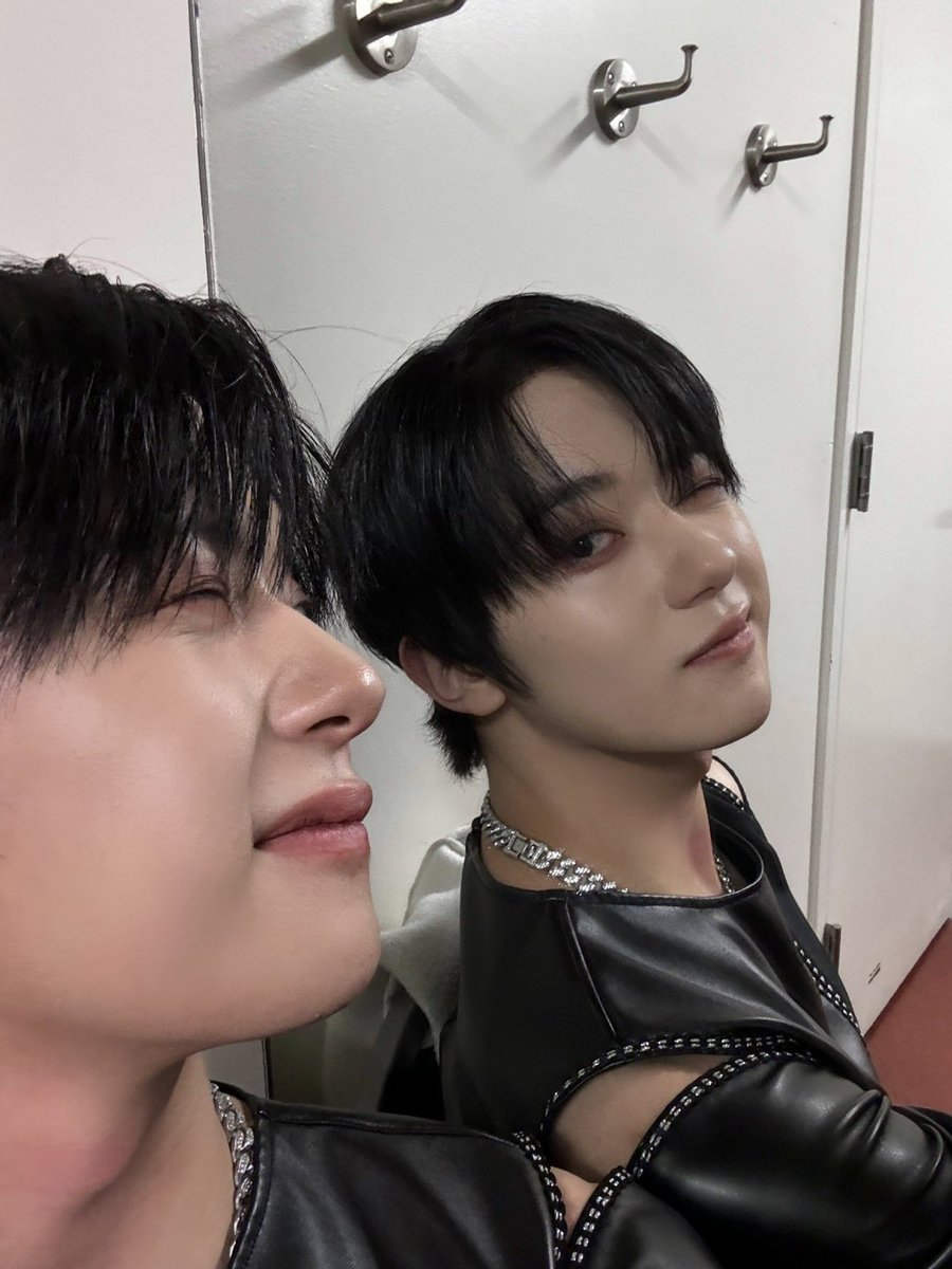 OmegaX_members's tweet photo. [#OX]

MWAH SAN JOSE🖤🖤
 
#OMEGA_X #오메가엑스
#예찬 #YECHAN 
#OMEGA_X_in_SAN_JOSE https://t.co/MZaywQchr2