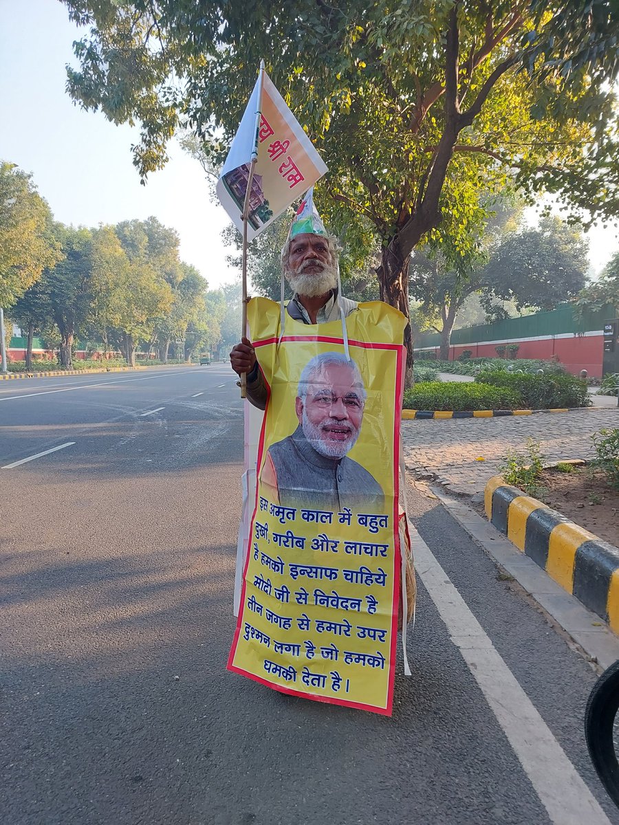 Tomar_Aditya_'s tweet photo. A desolate man from mujjafurpur Bihar roaming around near PMO on hunger strike striving for Justice from corrupt and powerful people. @narendramodi @PMOIndia @NitishKumar @News18Bihar @ABPNews @aajtak @ZeeNews @AmitShah #BiharPolice #RJD @INCIndia @RahulGandhi Pls help him. https://t.co/7O0jtIHmjw