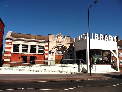 Libraries, leisure centres, community and faith organisations are opening their venues as warm spaces to support people in #Croydon this winter. Everyone is welcome. Find out the opening times, locations and activities on offer here:
news.croydon.gov.uk/community-warm…