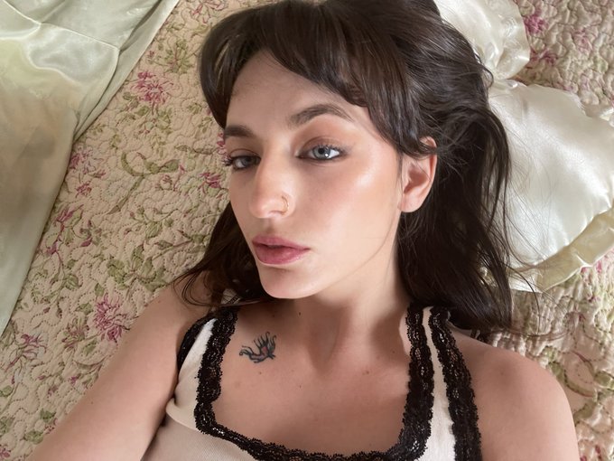 im so sleepy and beautiful goodnight https://t.co/hvS20eUEsN<a href="/tag/mvsales"class="tags"><span>#mvsales</span></a>