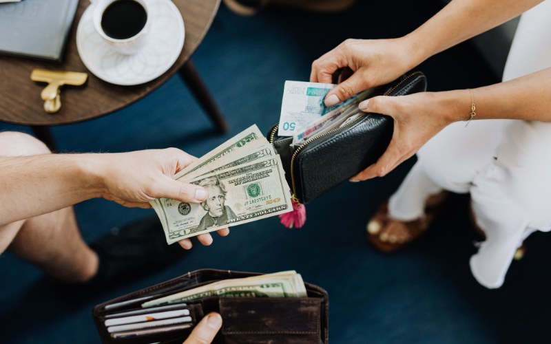 Khi trắng tay, mới biết ai là bạn. Thà là mất lòng trước, được lòng sau còn hơn là tin tưởng rồi mất luôn một người bạn vì... tiền.
👉👉Fl +❤️ Dù P.A.Y hay không vẫn luôn cố gắng cả nhà nha