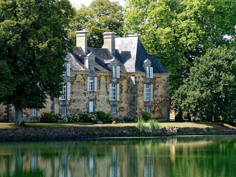 AlainPyre's tweet image. Bonjour et bon WE.
Je serai aujourd’hui à la librairie TONNENX de Mantes-la-Jolie, à partir de 10 h, pour présenter mes derniers romans. 

#librairietonnenx #roman #maurienne #bretagne #savoie #montblanc #livres #alpes  #manteslajolie #dedicaces  #cadeaux