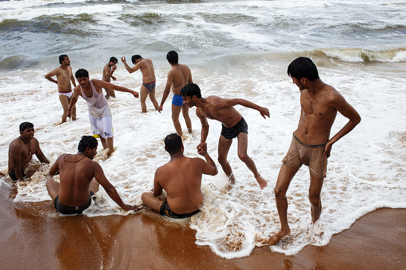 Paromitabardolo's tweet image. And Indian men are outraged because #DeepikaPadukone wore a Bikini in a sea beach. 

I rest my case here. #Fighter