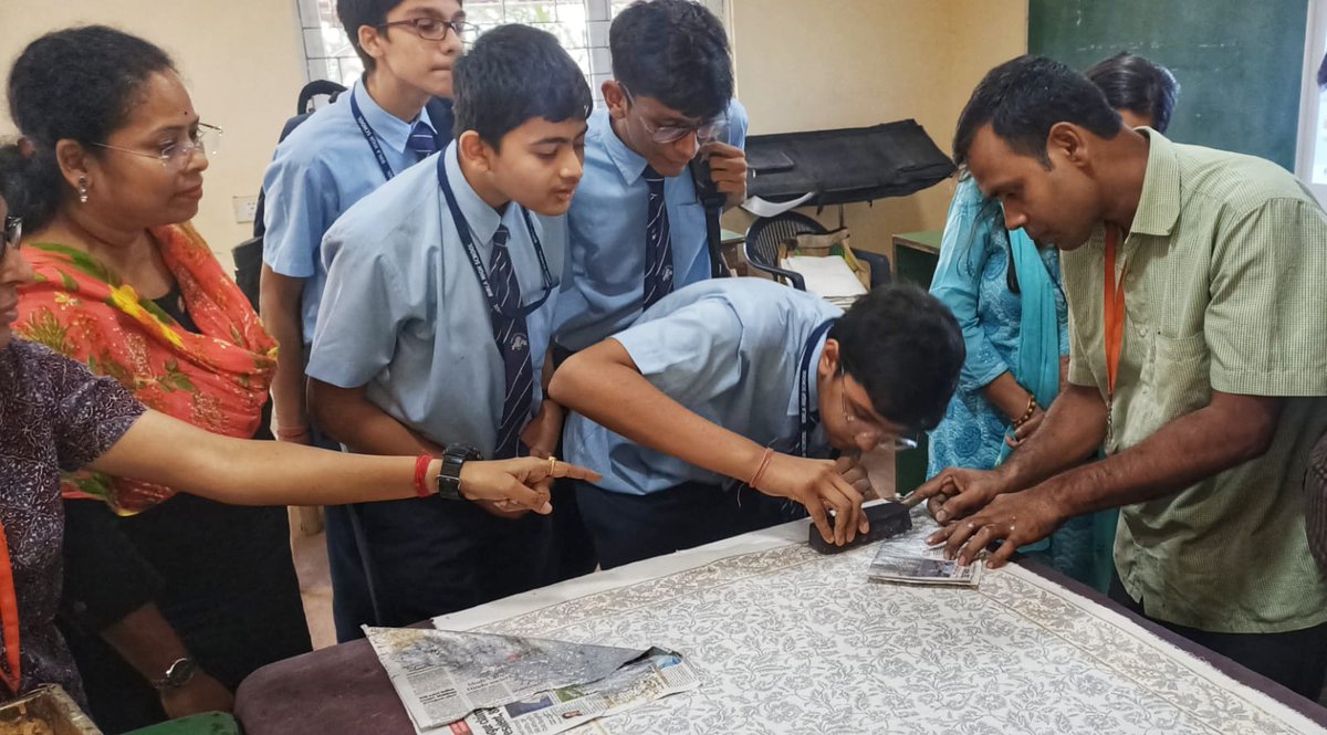 HandForHandmade's tweet photo. HFH recently organized a block print workshop in collaboration with the prestigious Birla High School, Kolkata, for boys. The primary objective  was to introduce children to the world of traditional art and foster their interest in the arts.
#HFH https://t.co/xwvipGW5e4