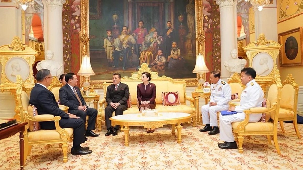dbndtv's tweet photo. Chiều 8.12, tại Thủ đô Bangkok, Thái Lan, Chủ tịch Quốc hội Vương Đình Huệ đã hội kiến Nhà Vua Maha Vajiralongkorn và Hoàng hậu Thái Lan. https://t.co/DSBs4pFoD4