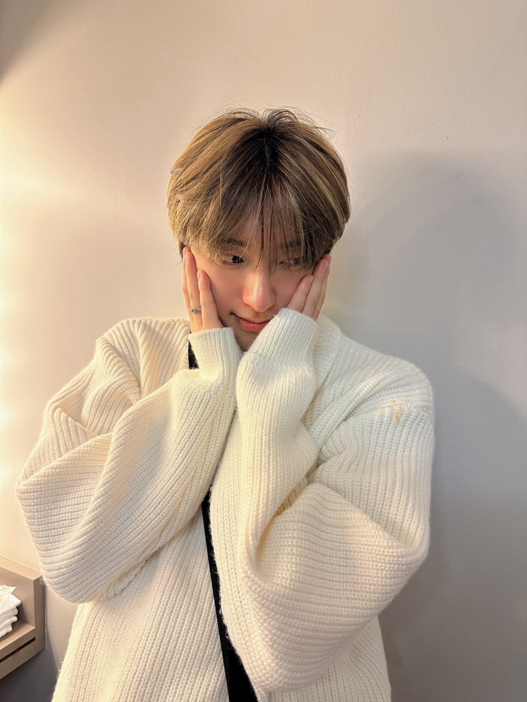 OmegaX_members's tweet photo. [#OX]

Thank you SAN JOSE 😘❤️

#OMEGA_X #오메가엑스
#세빈 #SEBIN 
#OMEGA_X_in_SAN_JOSE https://t.co/bSfPGN6cGs