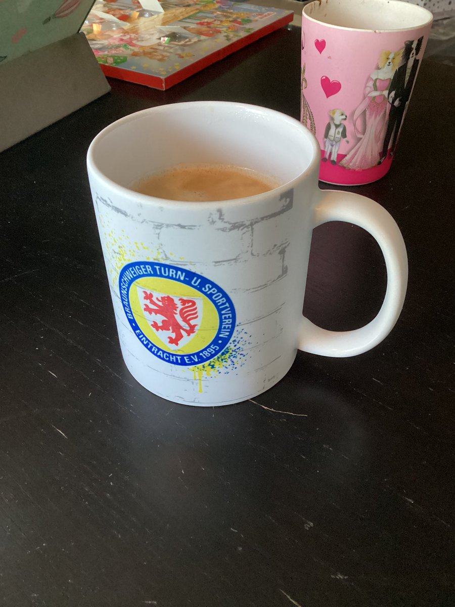 PhysikerRenz's tweet photo. Einen wunderschönen guten Morgen ihr ganzen Auswärtssieger. #wieebs #immerblaugelb https://t.co/ODRKCRGlJr