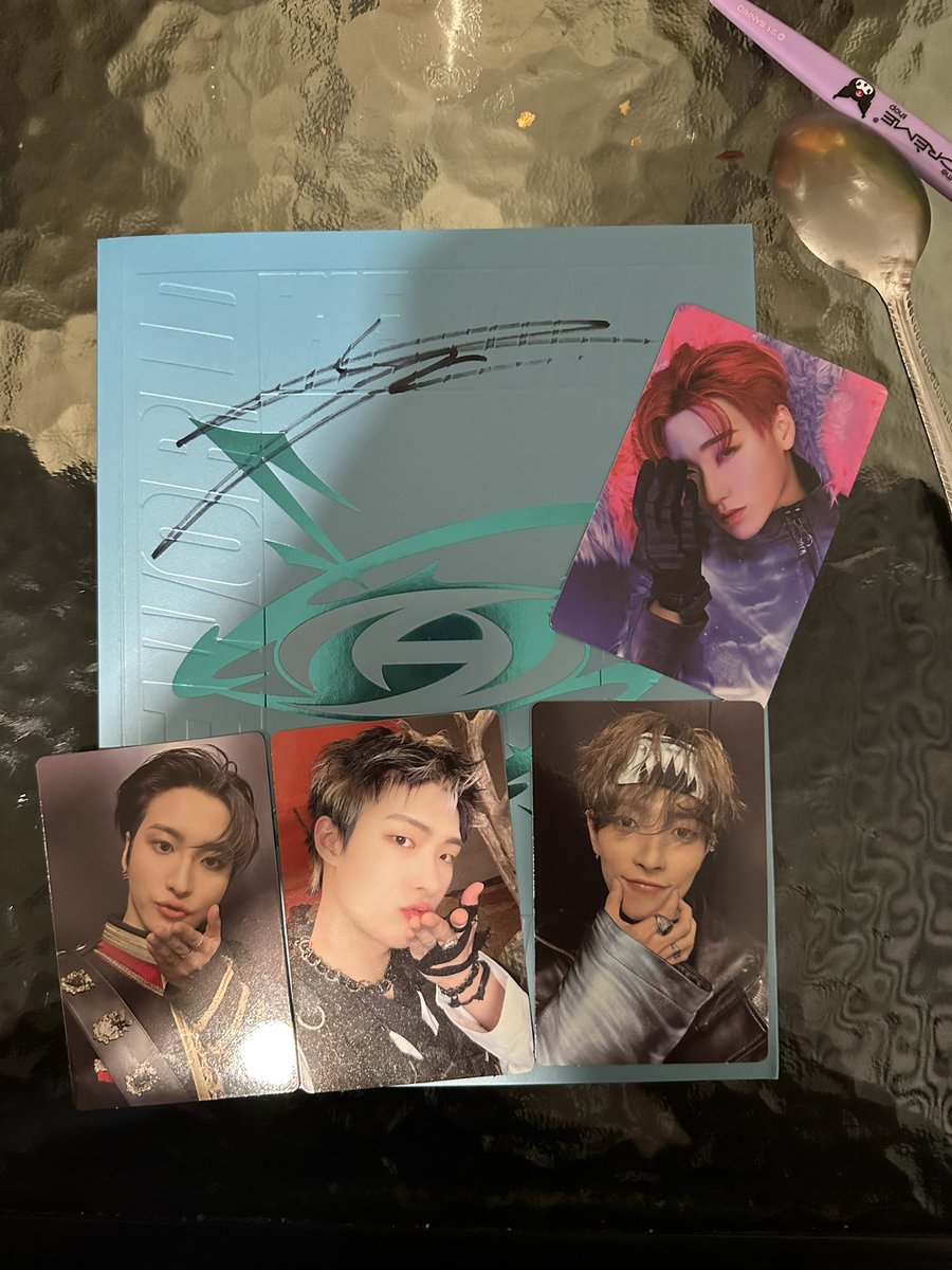 Dulce_ZG's tweet photo. Another signed Ateez album.
I got second Yunho for second time, I love it 🥰 #ATEEZ_CrazyForm #ATEEZ #Crazy_Form https://t.co/xCz1DH0K4V