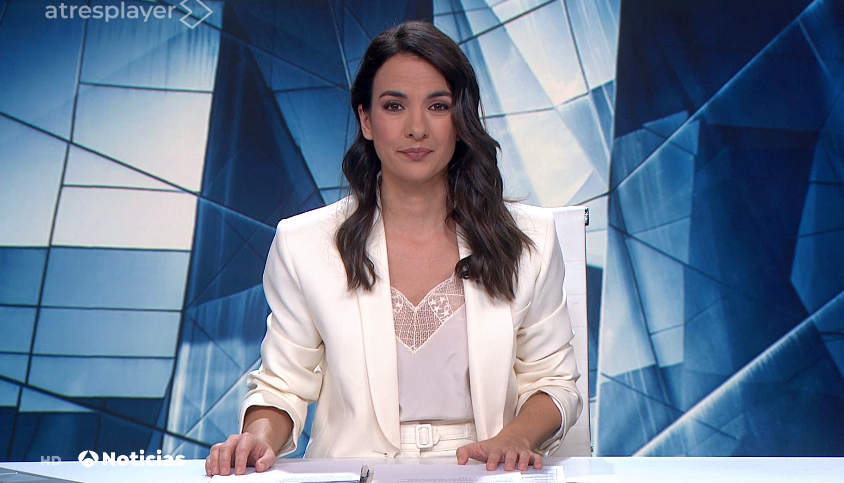 atresmediacom's tweet photo. #Audiencias | 

@antena3com emite LO+ VISTO del viernes con @A3Noticias a la cabeza

🥇 'A3N 1', líder con un 18,5% y +3,1 M de espectadores únicos

🥇'A3N 2', líder con un 12,5% y 2,5 M de espectadores únicos

Promedian +1,8 M y +1,4 M de seguidores, respectivamente https://t.co/ow0W0FOqA0