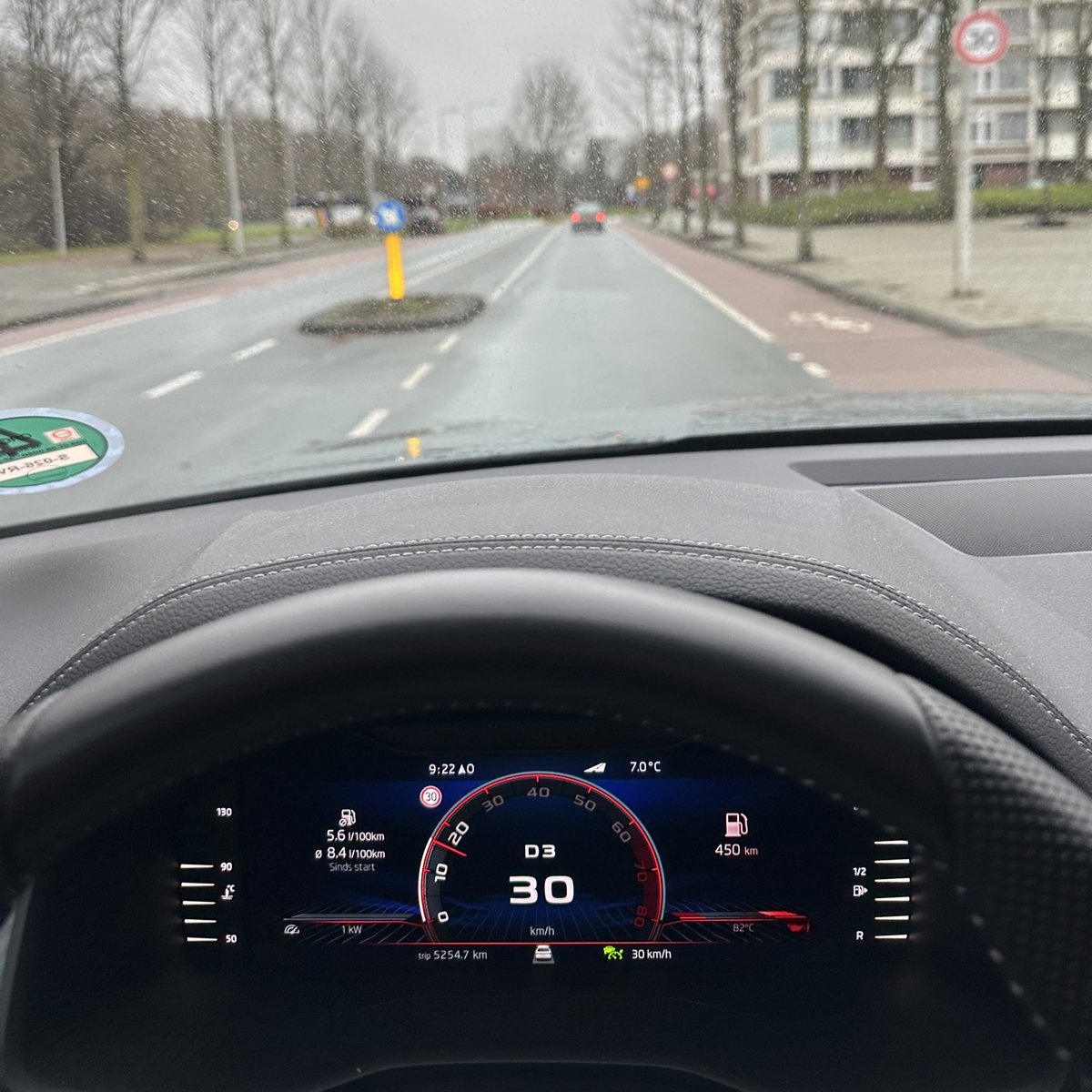 30km/u in Amsterdam. Dat rijdt dus echt voor geen meter. Hoop dat dit snel wordt teruggedraaid