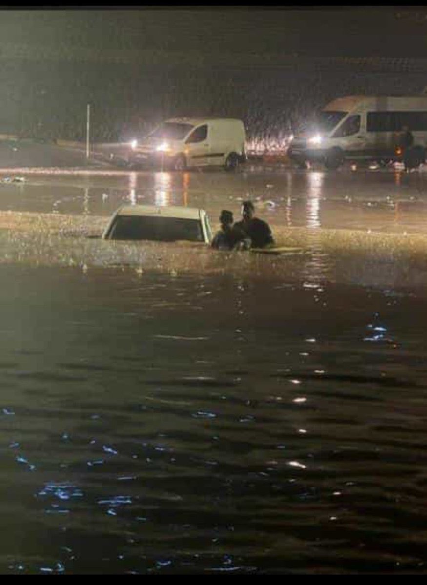 Bu fotoğraf

📌 İzmir’de olsa “İşte Cehape belediyeciliği”

📌 Ankara’da olsa “CHP beceriksizliği”

📌İstanbul’da olsa “Yazık oldu İstanbul’a” 

Diyecek AKPliler neden susuyor?

Çünkü bu fotoğraf Gaziantep’te çekildi.

AKP zihniyeti de belediyeciliği de budur.