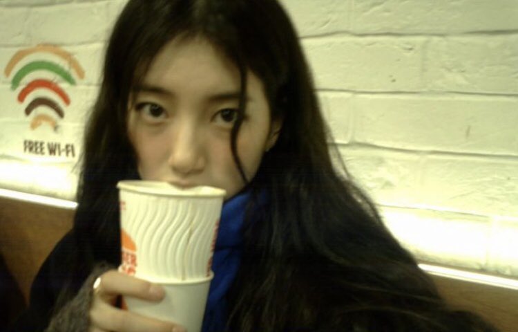 mozaranii's tweet photo. 수지는 진짜... 어떻게 10년이 지났는데도 영원히 건축학개론 첫사랑이지 https://t.co/VjjR1SZrbJ