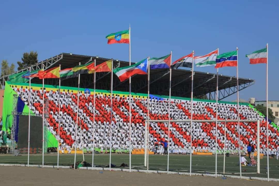 AdanechAbiebie's tweet photo. "ብዝኃነትና እኩልነት ለሀገራዊ አንድነት"

በጅግጅጋ በድምቀት እየተከበረ ለሚገኘው 18ኛዉ የኢትዮጵያ  ብሔሮች፣ ብሔረሰቦችና ሕዝቦች  ቀን እንኳን በሰላም አደረሳችሁ፣ አደረሰን! 
ይህ ዕለት በብዝሀነት ውስጥ አንድነት የሚደምቅበት፣ ሕብረ ብሔራዊ ወንድማማችነትና እህትማማችነት ያስተሳሰረን ህዝቦች በድምቀት በጋራ የምናከብረው ፣በልዩነቶች ውስጥ ያለው አንድነት ጎልቶ የሚታይበት ፣ኢትዮጵያን ለማበልጸግ የሰነቅነውን ታላቅ ራዕይ ዕውን ለማድረግ የገባነውን ቃል ኪዳን የምናድስበት ቀን ነው።
ኢትዮጵያዊነት አንድ ዓይነትነት አይደለም፤ ኢትዮጵያዊነት መለያየትም አይደለም፤ ኢትዮጵያውያን ከሚለያዩን ጉዳዮች ይልቅ በአንድነት ያጋመዱን ጉዳዮች ይበዛሉ። ኢትዮጵያዊነት መጠሪያችን ብቻ ሳይሆን፣ ማንነታችንም ነው።
መልካም በዓል ይሁንልን
ፈጣሪ ኢትዮጵያን እና ህዝቦቿን ይባርክ !