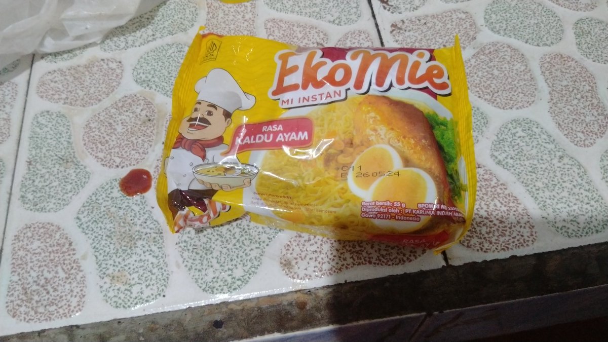 DarmaNiar2's tweet photo. Cukup untuk saya yg ekonomi sulit
Keadaan makin susah https://t.co/c3yKFKzoIg