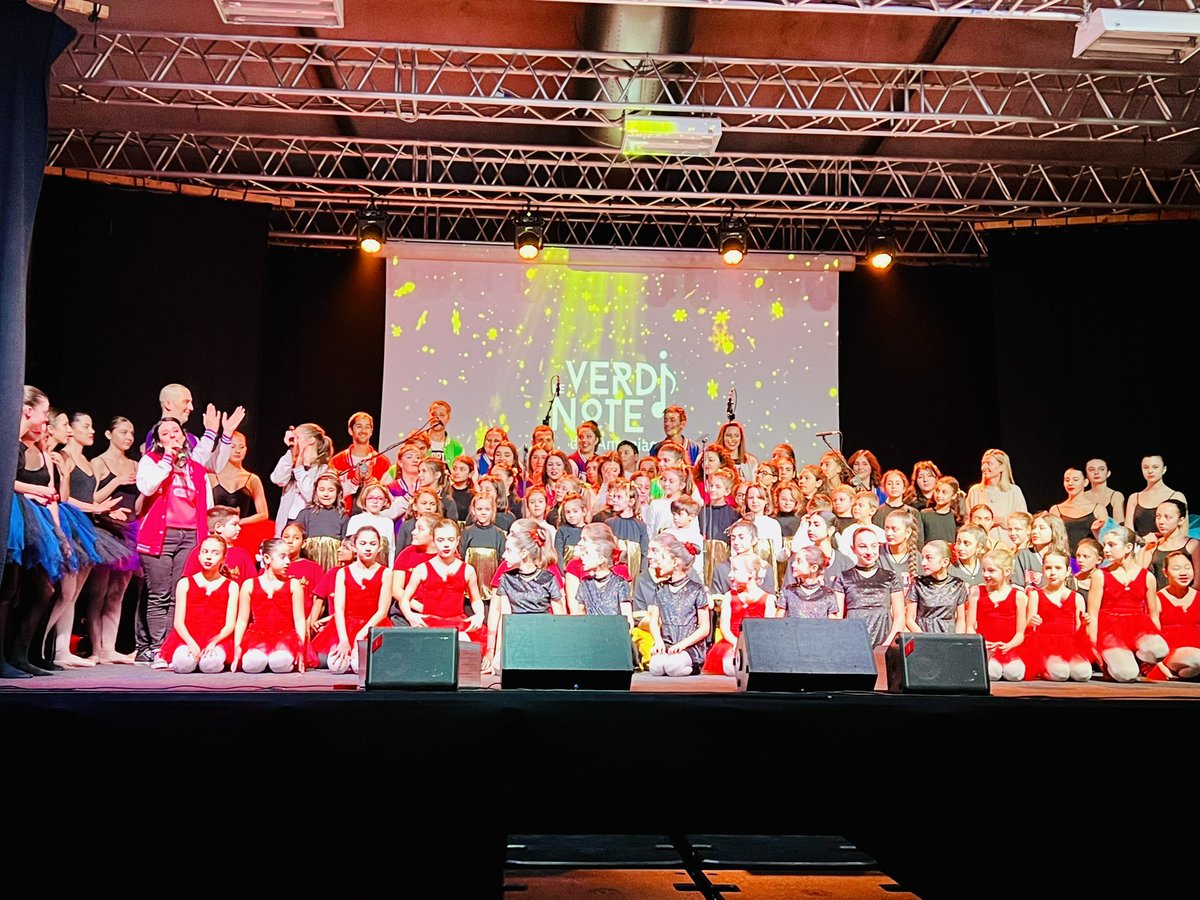 verdinote's tweet photo. Grazie San Felice per questo SOLD OUT al Palaround! 😍💚

Grazie ai nostri amici del Piccolo Coro Sorridi Con Noi della Galassia dell'Antoniano e ai ragazzi della Accademia di Danza Arckadia per aver cantato e ballato con noi! 💚

Ph. Alessandra Amadesi

#VerdiNote #Antoniano https://t.co/bgDoPL4iup