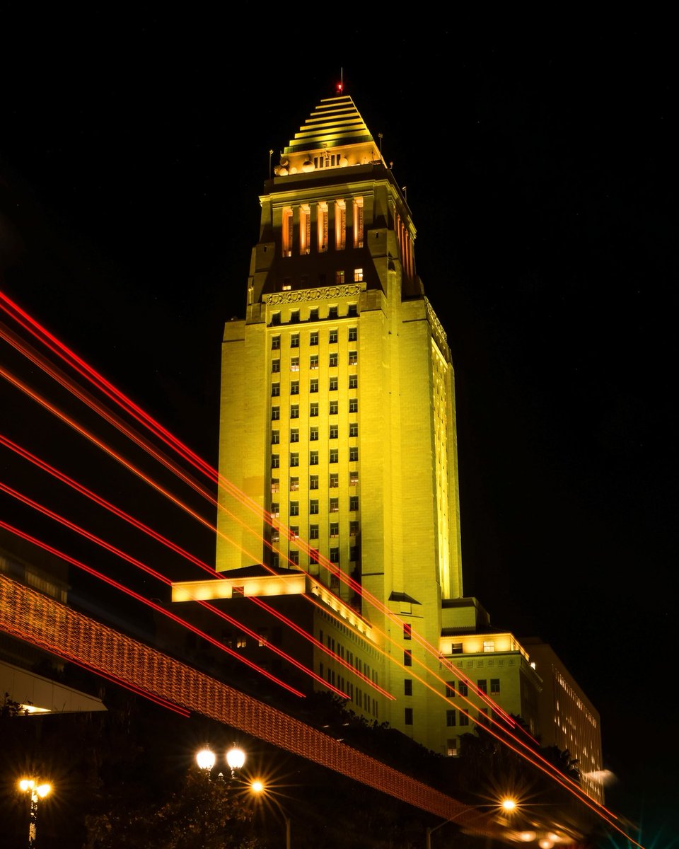 LAFC's tweet photo. 📸 LA is Black &amp; Gold https://t.co/tS3eXwATXg
