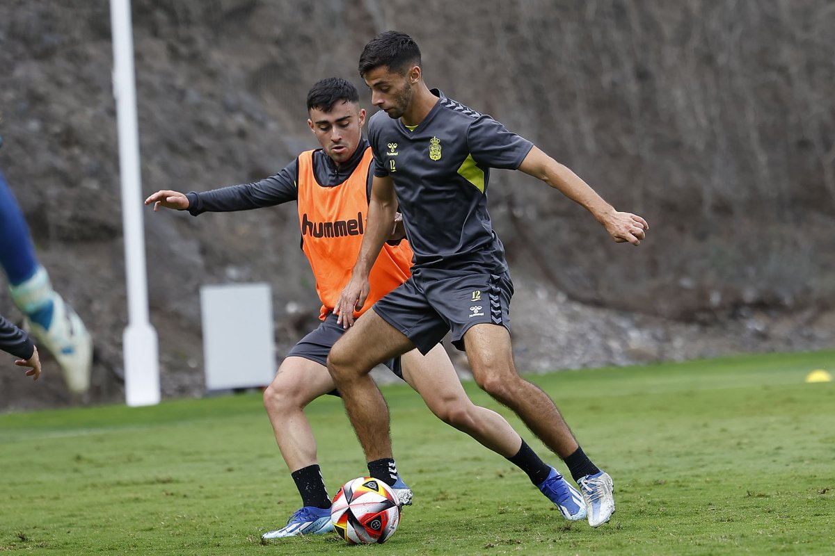 🟡🔵¡Hoy hay fútbol! 

⚽<a href="/Alaves/">Deportivo Alavés</a>
⚽<a href="/UDLP_Oficial/">UD Las Palmas</a>

🕒 13 horas en <a href="/CopeCanarias/">COPE Canarias</a>  
  
🎙️<a href="/juanfrancruzcar/">Juan Francisco Cruz</a>
🎙️<a href="/DoramasRguez/">Doramas Rodríguez</a>
🎙️<a href="/DRguezPerez/">David Rodríguez</a>

🎤 <a href="/_JavierAmador/">Javier Amador</a>
🎤 <a href="/RaluyJavier/">Javier Raluy Marrero</a>

📻103.0 102.9(sur)
💻 cope.es/directos/gran-…