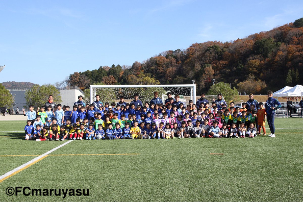 maruyasuokazaki's tweet photo. 本日岡崎サッカー協会主催の岡崎市U-9交流戦に参加しました⚽️

元気いっぱいの子どもたちと楽しくサッカーをし、交流戦の後はサイン会を行いました🤝

#FCマルヤス岡崎 #JFL #岡崎 #頂戦 https://t.co/8RVIDM6D3M