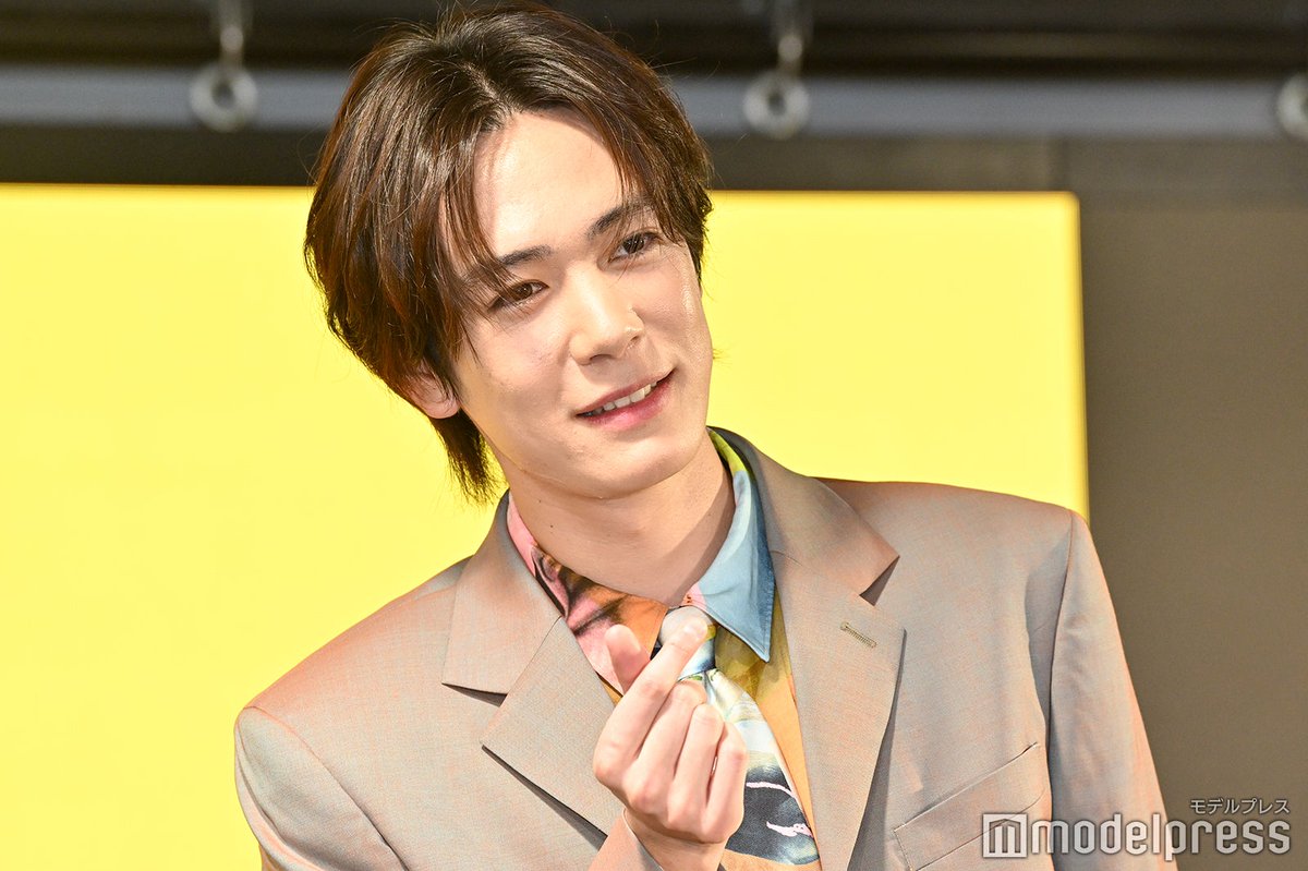 modelpress's tweet photo. 【写真追加📸】#内藤秀一郎 1st写真集『#一』発売記念イベントの囲み取材に出席✨

🎙初の単独取材に緊張した面持ち
💕タイトル「一」に込めた“3つの思い”
😌「意外とかわいらしい顔をしている」と自画自賛

🔻写真20枚・記事
https://t.co/Gme1QXbE3c

#内藤秀一郎1st写真集 @syuichiro05141 https://t.co/VG13gsZwbu