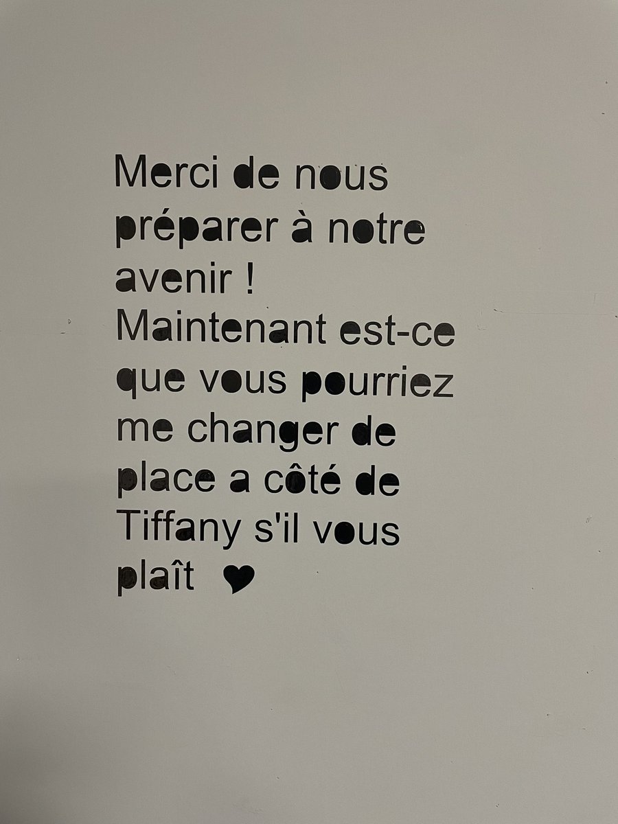 😍Fin de résidence de l’artiste Petite poissone au lycée des métiers de l’agriculture dans le cadre de la semaine de la Laïcité ! Rencontre-échanges-art et ouverture pour les 28 élèves de seconde Conseil/vente #chateaugontier #centredartcontemporain #culture