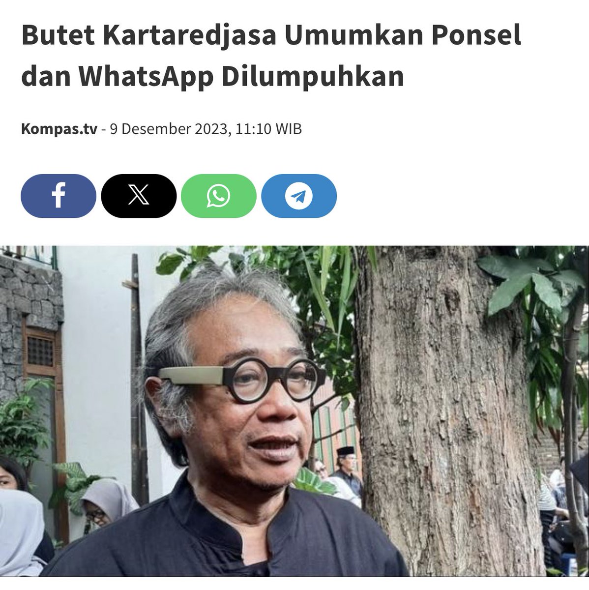 Santai dulu.. 

Pertama, Butet kan tidak menuduh pemerintah intimidasi dia, dia hanya curhat. Bisa jadi memang Ponsel nya yang bermasalah. 

Kedua, kalau butet menuduh bahwa ini intimidasi pemerintah, tentu dia harus merilis bukti.

Ketiga, Butet bukanlah seseorang yang