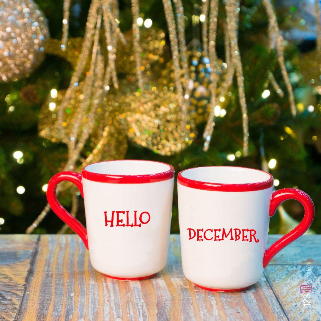 Wintertime. Kou, sneeuw en ijs, het hoort allemaal bij december. Het huis knus en gezellig inrichten. Kaarsjes weer aan, kachel aan of lekker onder een dekentje. Het heeft altijd wel iets, heerlijk niet? 
#knus #kou #sneeuw #ijs #winter #gezellig #cosy

123gordijn.nl/blog/post/dikk…