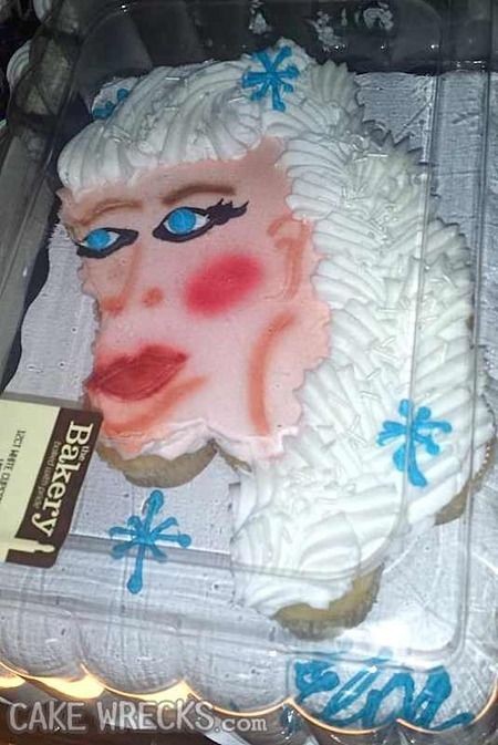 nakexbibi's tweet photo. @hi yang mau pesen kue bisa pesen ke aku ya, ini ada display beberapa kue yang ada di etalase toko kue sepupuku. Plis don't book cover judge its by. Kalo mau request nanti kena fee tambahan 100jt, trims https://t.co/6aPaKo4NMk