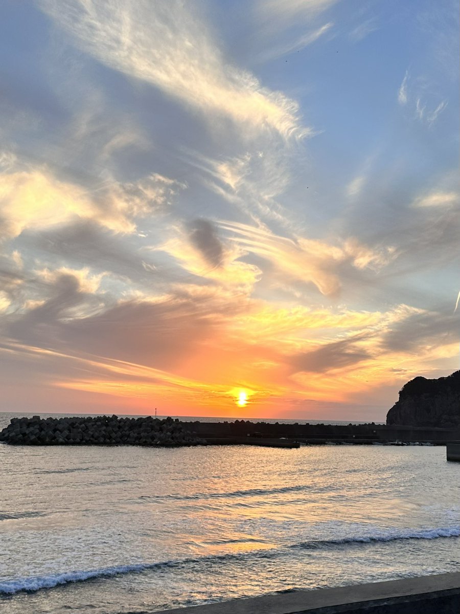 こんばんは😊

長崎市の
今日の夕空です✨
