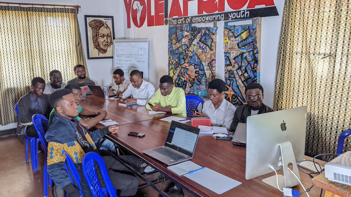 innobuchu's tweet photo. Hé, les blogueurs de Goma et autres curieux ! voulez-vous savoir savoir ce qui se passe en ce moment à notre Forum #GWAS23 ?
#GenerativeAI #StorytellingNow #LiveUpdates #BloggersEvent #AIandNarratives #BloGoma #VoteUtile https://t.co/vBoASdotDh