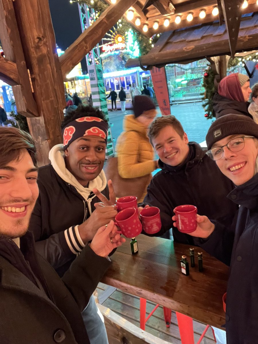 jamesbray3D's tweet image. Glühwein 😍🙏🏽 how many can you drink? I had 8 💀 they’re so damn good