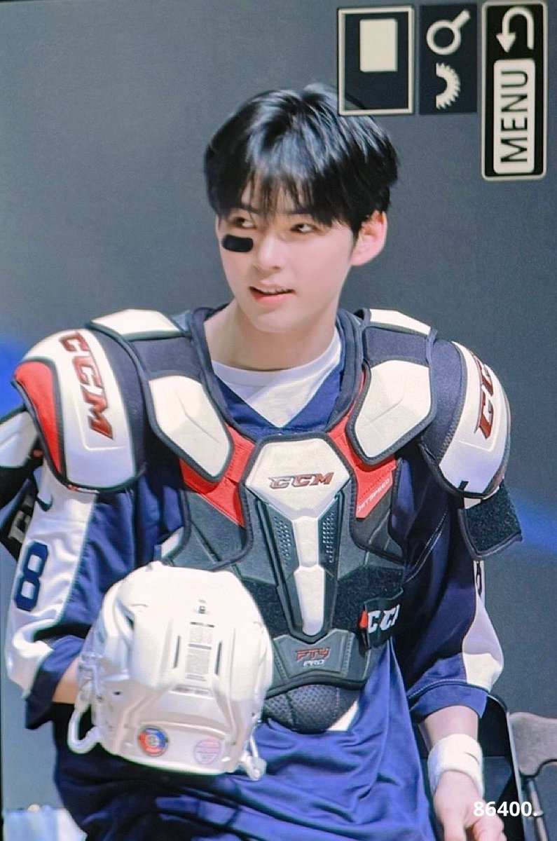 86400shb's tweet image. 231209 🏈

#성한빈 #SUNGHANBIN #ソンハンビン
#ZEROBASEONE #ZB1