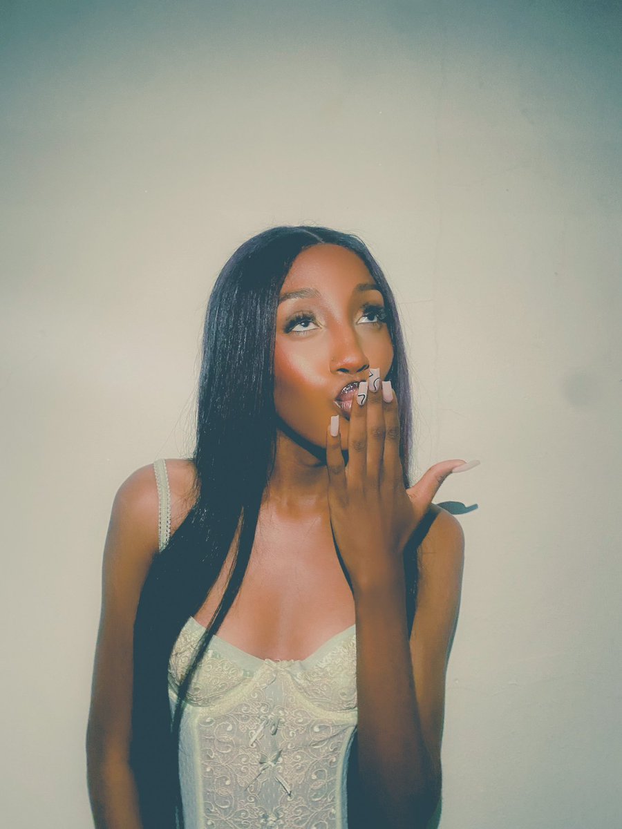 mimislaurent's tweet photo. YOU is out now guys go stream!❄️❤️ https://t.co/HAToD2GLrD