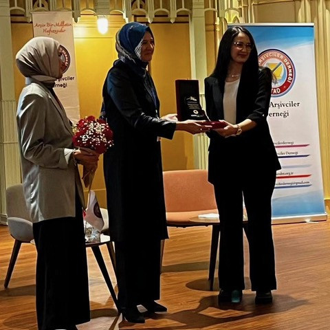 Öğr. Gör. Dr. Emine Cengiz Mater'e Türk Arşivciler Derneği’nden "Arşiv Bilimine Katkı" Ödülü
➡️ bit.ly/3GBNz8n