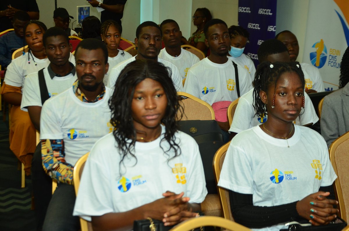 Et si le Peuple devenait la Véritable Clé de Voûte De La Souveraineté Numérique au Bénin?
Tel est le point saillant de la présentation de M. Akintola ADJIBAO qui ouvre par sa présentation le premier panel du #BDF2023.