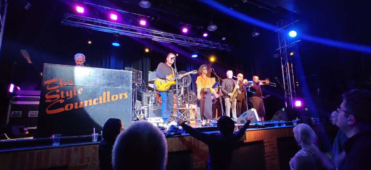 Ian Traynor tweet media