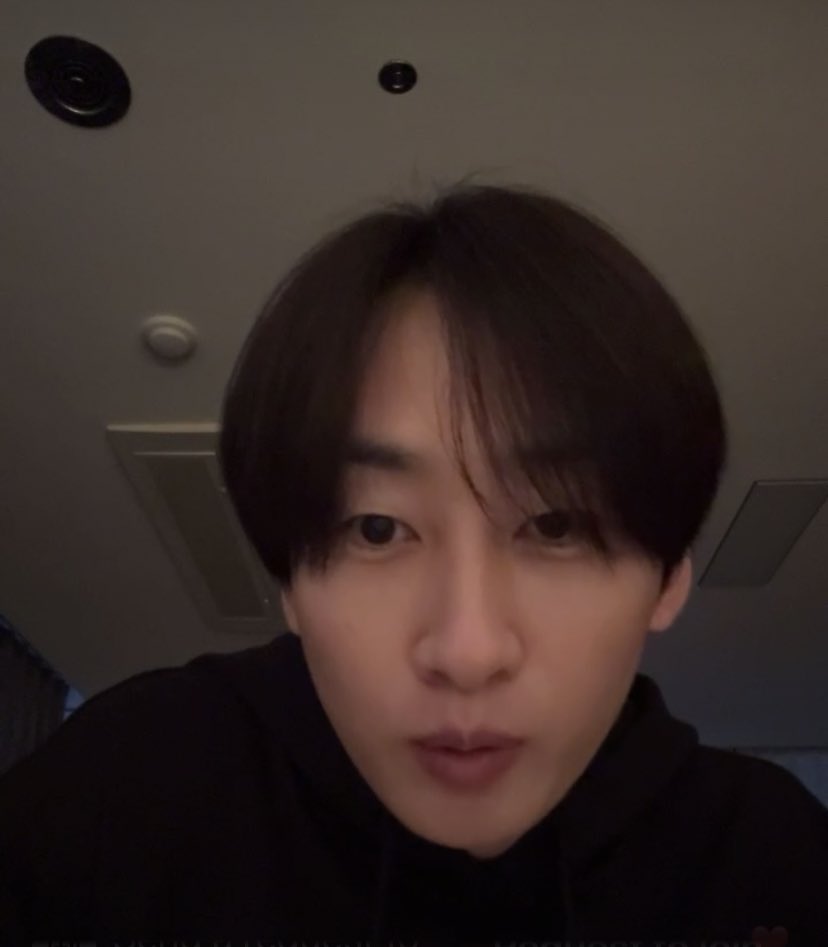 EunhyukFacts's tweet photo. be4eunhyuk Instagram live while having a meal 🫶🥰

https://t.co/ijcc9cfJKz

#Eunhyuk https://t.co/bf8JEki5mD